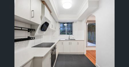 2 Bedroom, Renovated Townhouse - Photo 4