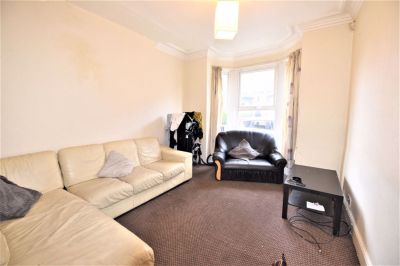 4 bedroom House in Ashville Terrace, Leeds - Photo 2