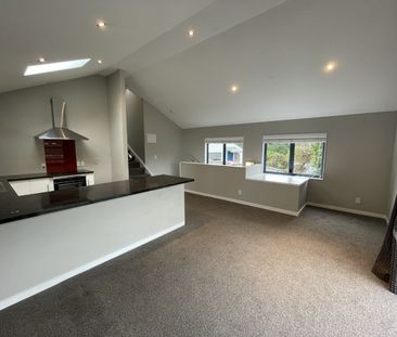 Sunny 3-Bedroom Townhouse in Sought-After Wadestown - Photo 1