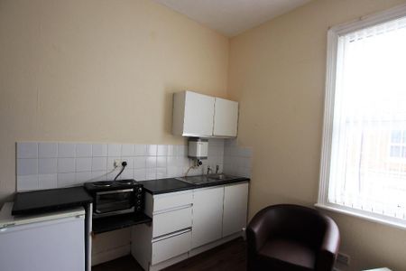 Studio to rent - Photo 3
