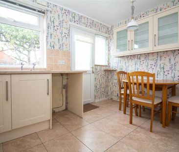 2 bedroom ground floor flat to rent - Photo 3