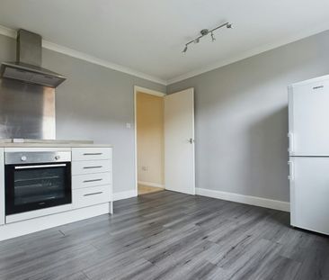 Terraced House to rent on - Photo 2