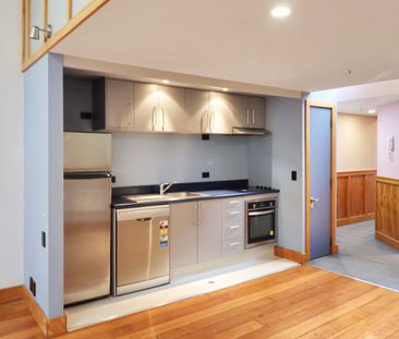 Vibrant 3-Bedroom Apartment in the Heart of Te Aro - Photo 3