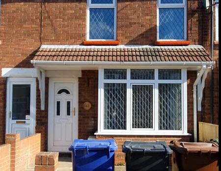 2 bedroom Terraced House To Let - Photo 1