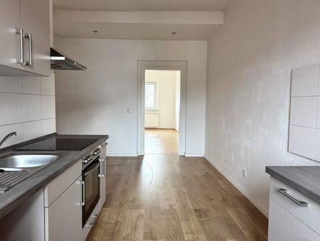 Schöne 2 Raum Wohnung mit Balkon und Einbauküche in Dresden Löbtau mieten! - Photo 2