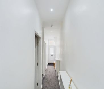 4 bedroom house of multiple occupation to rent - Photo 1