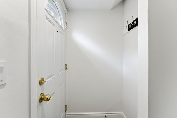 For Lease - 262 East 17th Street Unit# Basement, Hamilton, Ontario - Photo 1