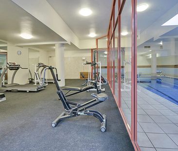 2 Bedroom Apartment in sought after Horizon Towers - Photo 2