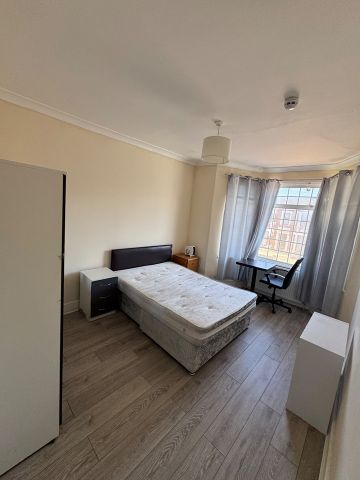 Room in a Shared House, Kensington Gardens, IG1 - Photo 4
