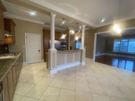 Detached Home For Lease | W7389496 - Photo 3