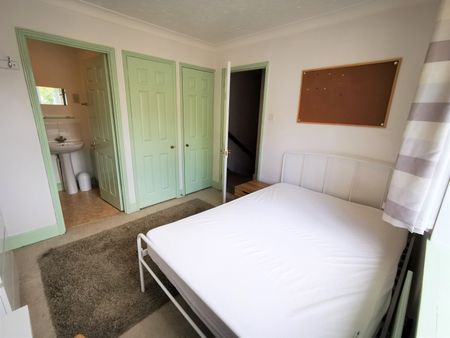 4 Bed Terraced House, Highcrown Mews, SO17 - Photo 5