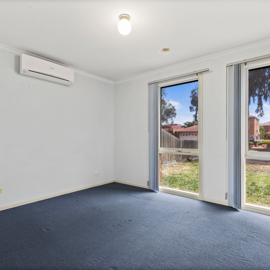 Spacious and Light-Filled Home in Mill Park - Photo 1