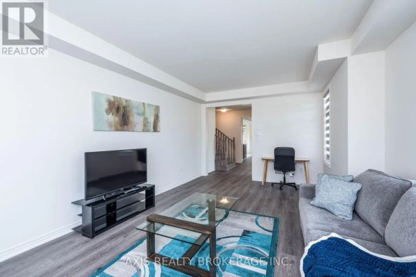 43 SILVER MEADOW GARDENS - Photo 1