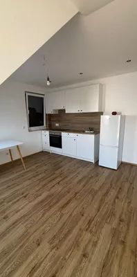 *warmmiete*Schöne 2-Zimmer-Dachgeschosswohnung für eine Person mit Balkon in sehr guter Lage - Photo 1