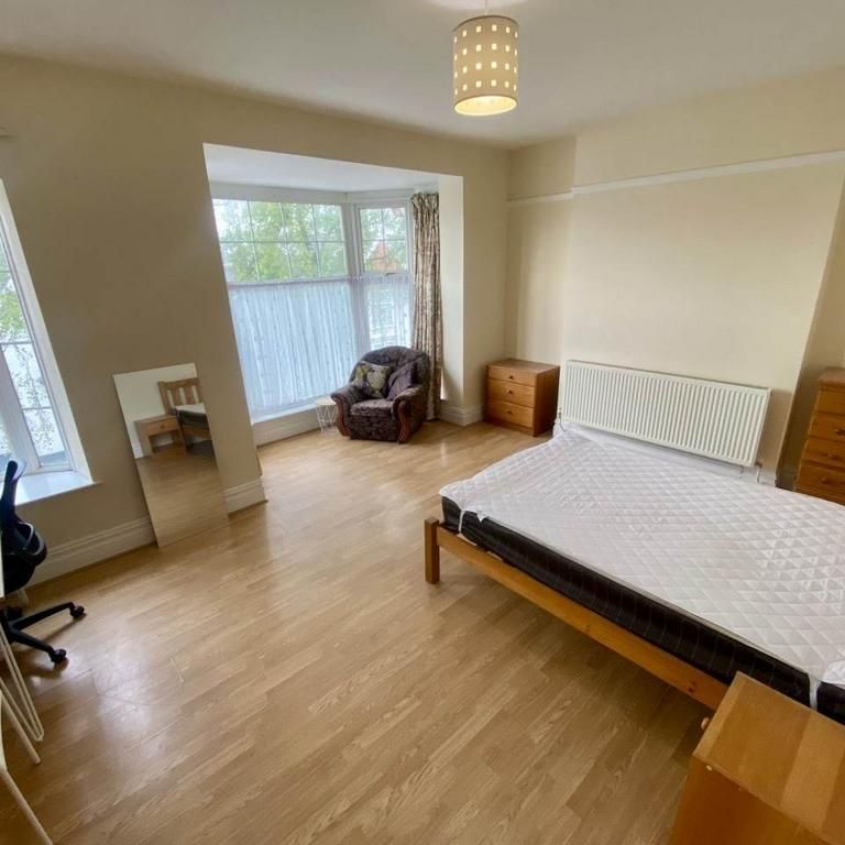 6 bedroom house to rent - Photo 1