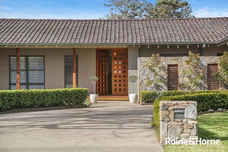 Contemporary, Spacious Home with Beautiful Pool Area - Photo 2