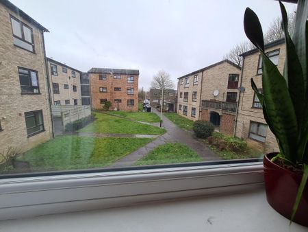 1 bedroom in a flat share to rent - Photo 3