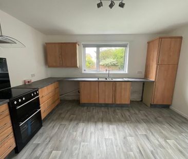 8 Silverstream Parade, Belfast, BT14 8GR - Photo 3