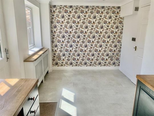 2 bedroom end of terrace house to rent - Photo 1