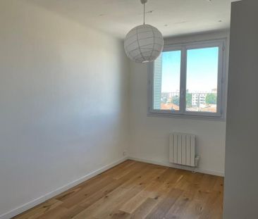 Appartement 3 pièces 74m2 MARSEILLE 9EME 906 euros - Photo 3