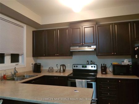 Condo Townhouse For Lease | W9194945 - Photo 3