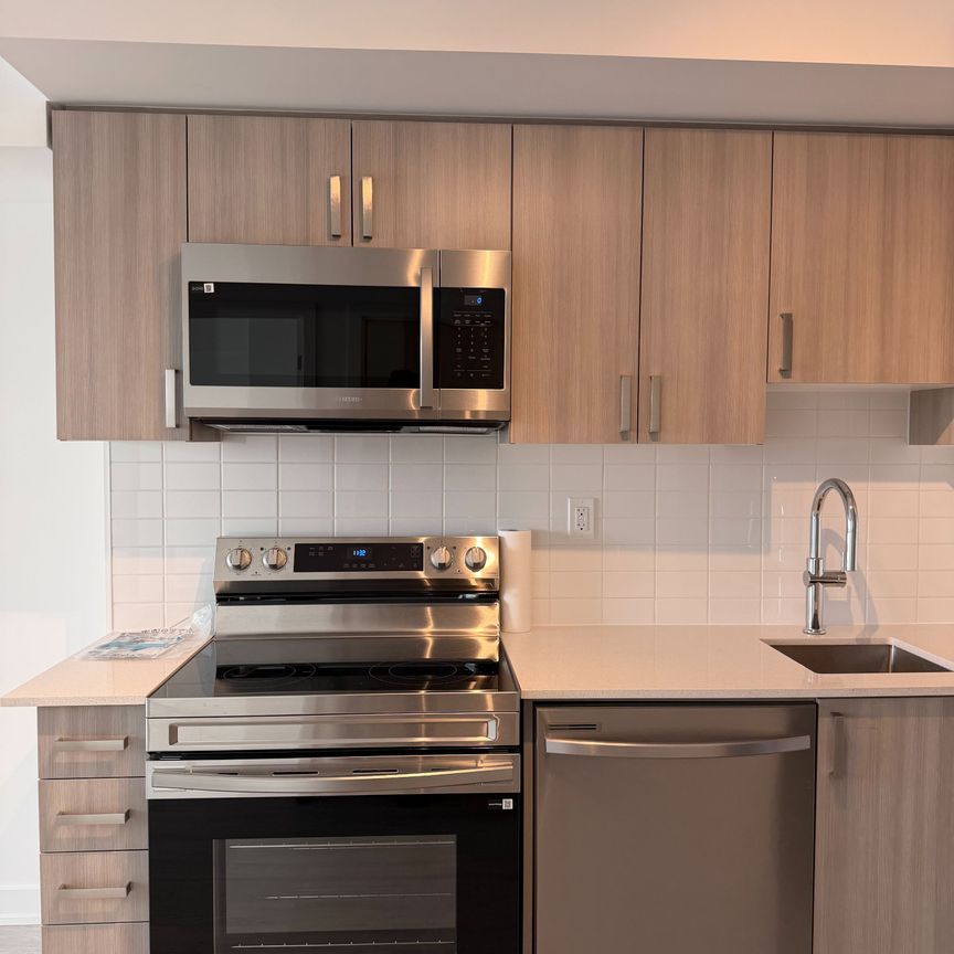 For Lease - 1010 Sandy beach Road Unit# 1112, Pickering, Ontario - Photo 1