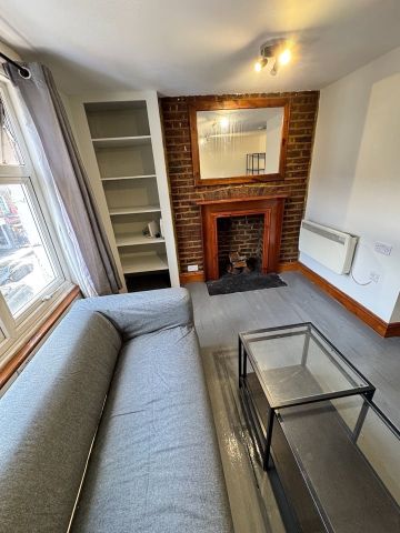 1 Bed Flat, Parkway, NW1 - Photo 2
