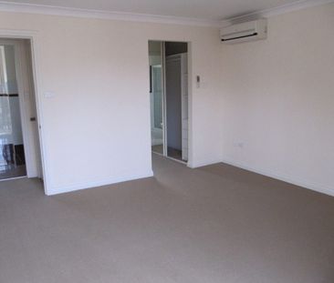Three Bedroom Well Maintained Townhouse - Photo 5