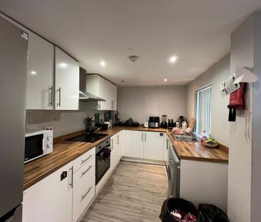 1 bedroom in a house share to rent - Photo 2