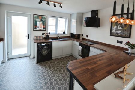 2 bedroom House To Let - Photo 4