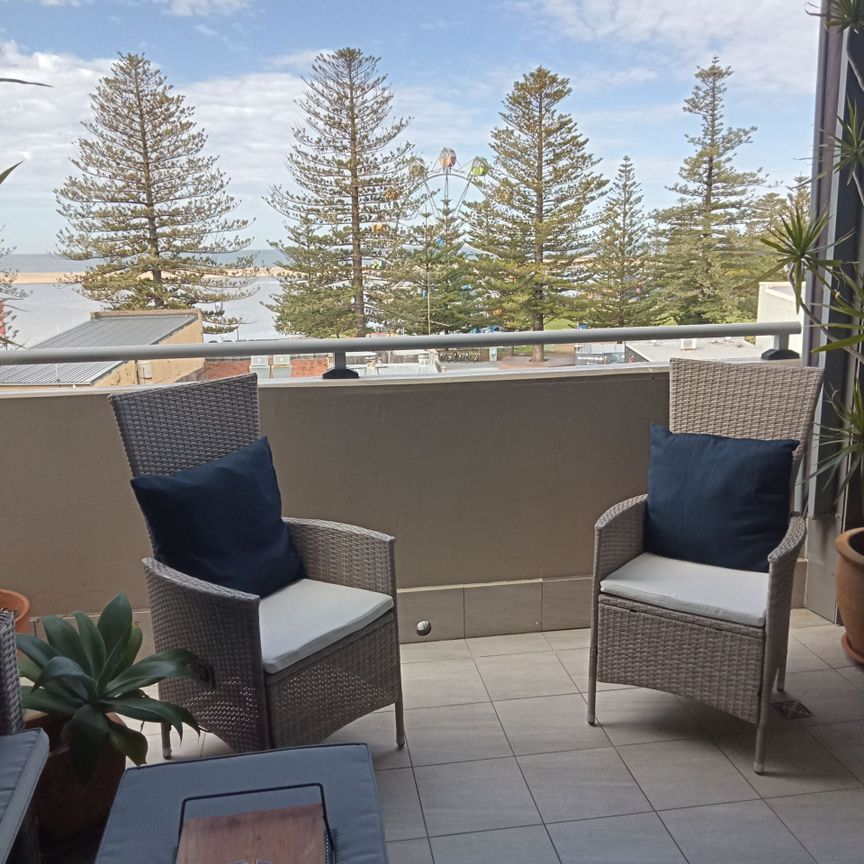 Experience Comfort and Convenience in a Beautiful Coastal Town - Photo 1