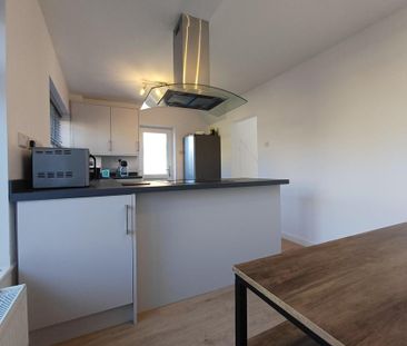 3 bedroom semi-detached house to rent - Photo 5