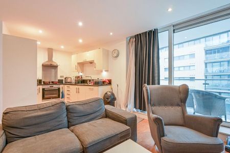 2 bedroom flat to rent - Photo 2