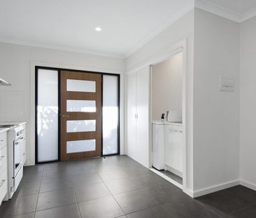 Downstairs Room with Courtyard and Electricity & Water Included!!!!!! - Photo 2