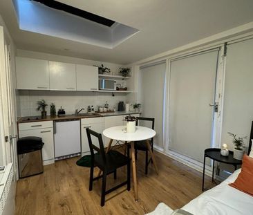 Studio Flat, Ashlone Road, SW15 - Photo 3