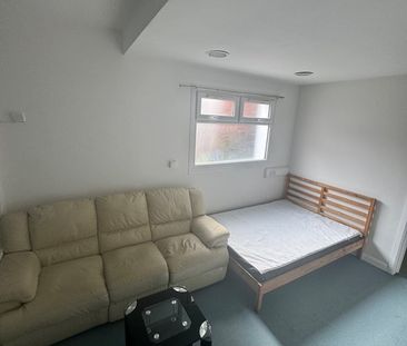 1 Bed Flat, Rear Bowes Road, N13 - Photo 3