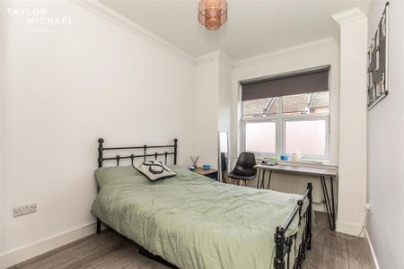 3 bedroom flat to rent - Photo 3