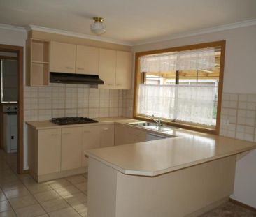 Spacious Family Home with Huge Double Garage & Prime Location - Photo 3