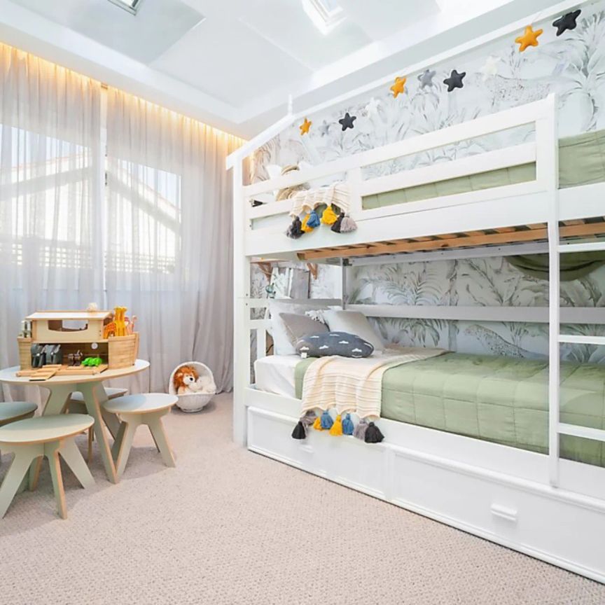 Fully Furnished Family Home - Photo 1