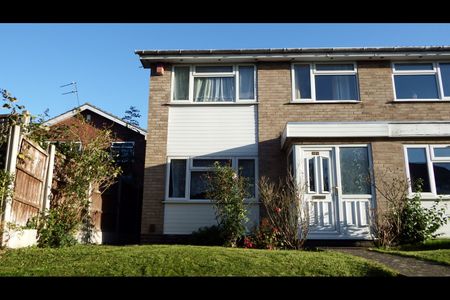 3 Bed Semi-Detached House, Blakesley Walk, LE4 - Photo 4