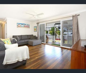 16 Bath St, Labrador QLD 4215 - House For Rent | Domain - Photo 3