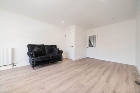 Price £1,095 pcm - Available Now - Unfurnished - Photo 2