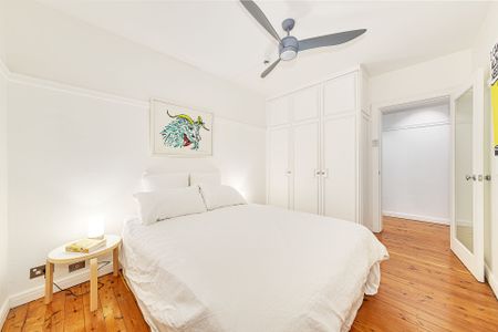 Charming Art Deco Apartment moments from harbour - Photo 3