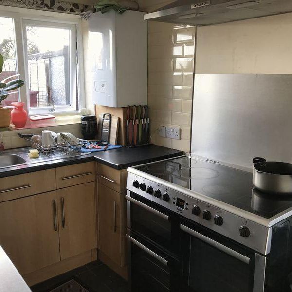 1 bedroom in a house share to rent - Photo 1