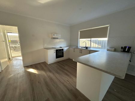 Tidy 2 Bedroom House in Oxley Vale - Photo 4