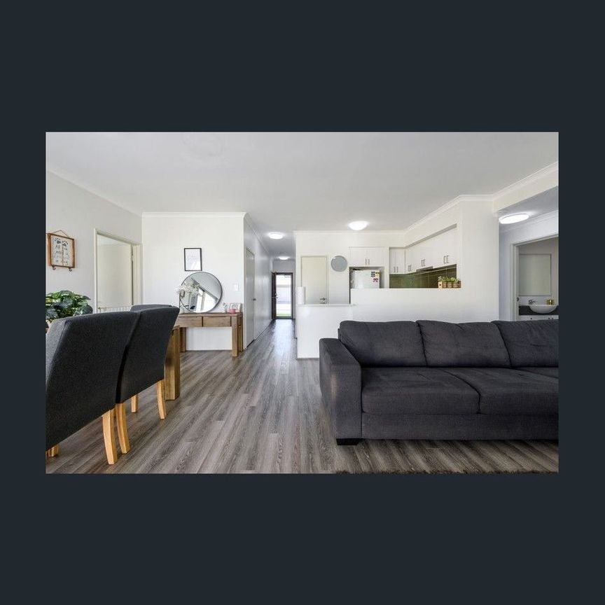 Light and bright family home! - Photo 1