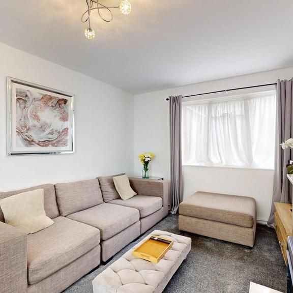 3 bedroom ground floor flat to rent - Photo 1