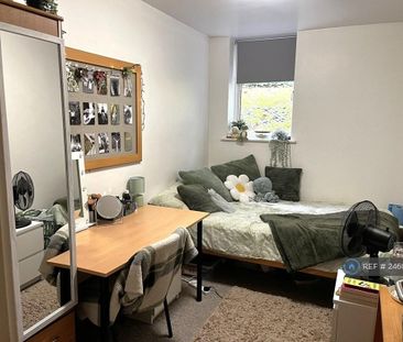 4 bedroom flat to rent - Photo 3