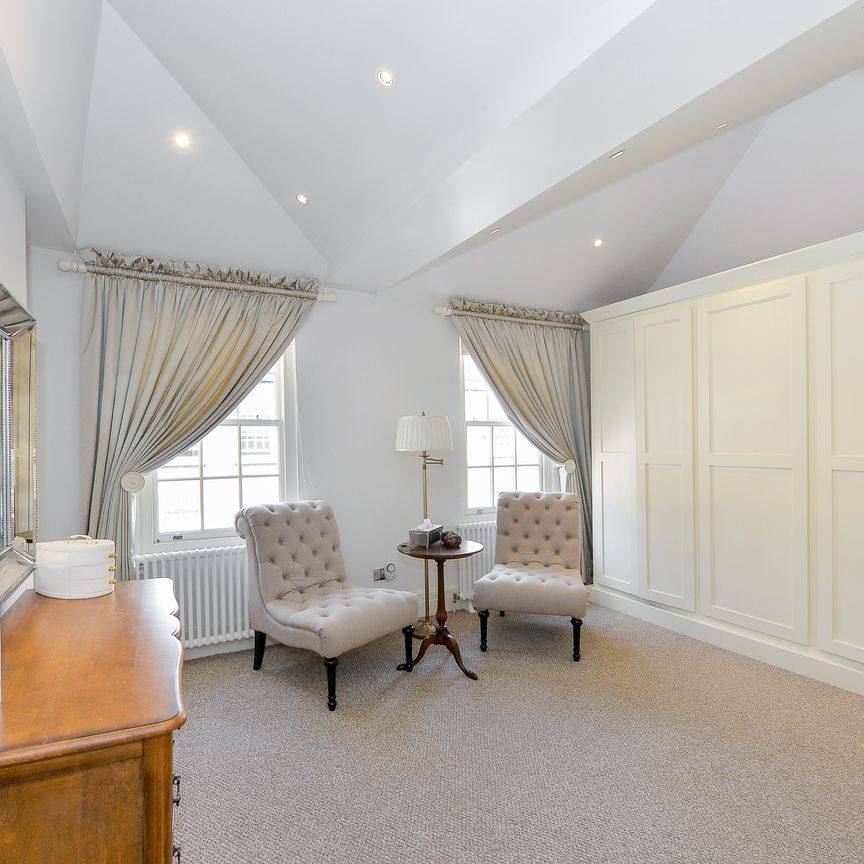 Perfectly designed contemporary mews house situated in the heart of Marylebone - Photo 1