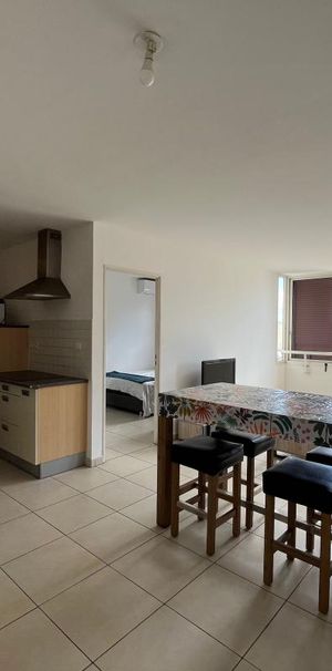 Location Appartement 4 pièces Meublé 76m² STE CLOTILDE 97490 - Photo 1